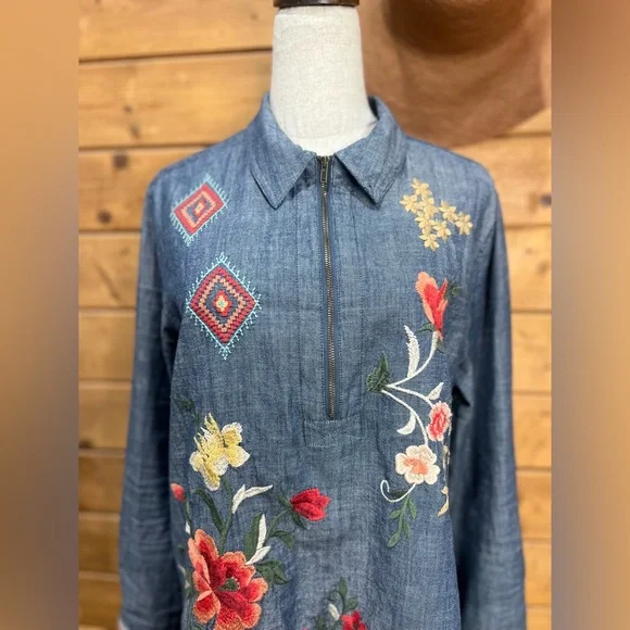 Johnny Was Zipup Shirt Tunic Denim Blue Embroidered Floral Horse Equine Medium - Picture 6 of 12